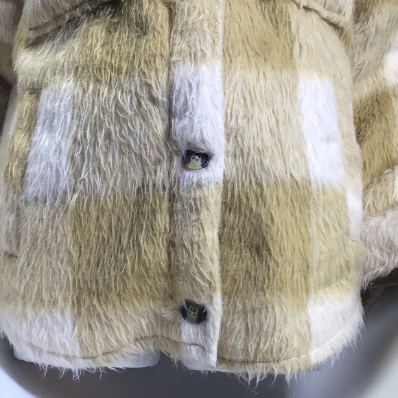 American Eagle Plaid Shaket shag super soft - Picture 6 of 13